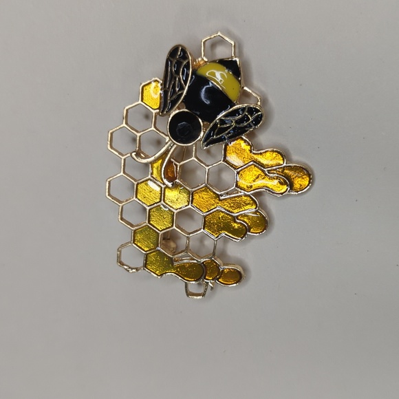Bumble Bee Brooch Insect Black Gold Lapel Pin Fashion Jewelry - Picture 1 of 4